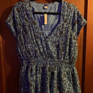 NWT Old Navy blue floral top.